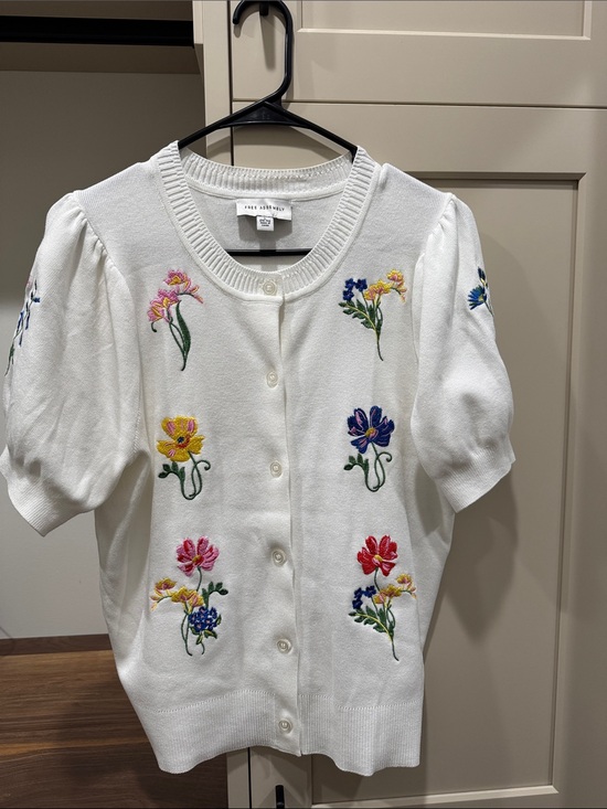 Free Assembly Sweaters - FREE ASSEMBLY White Button Up Cardigan